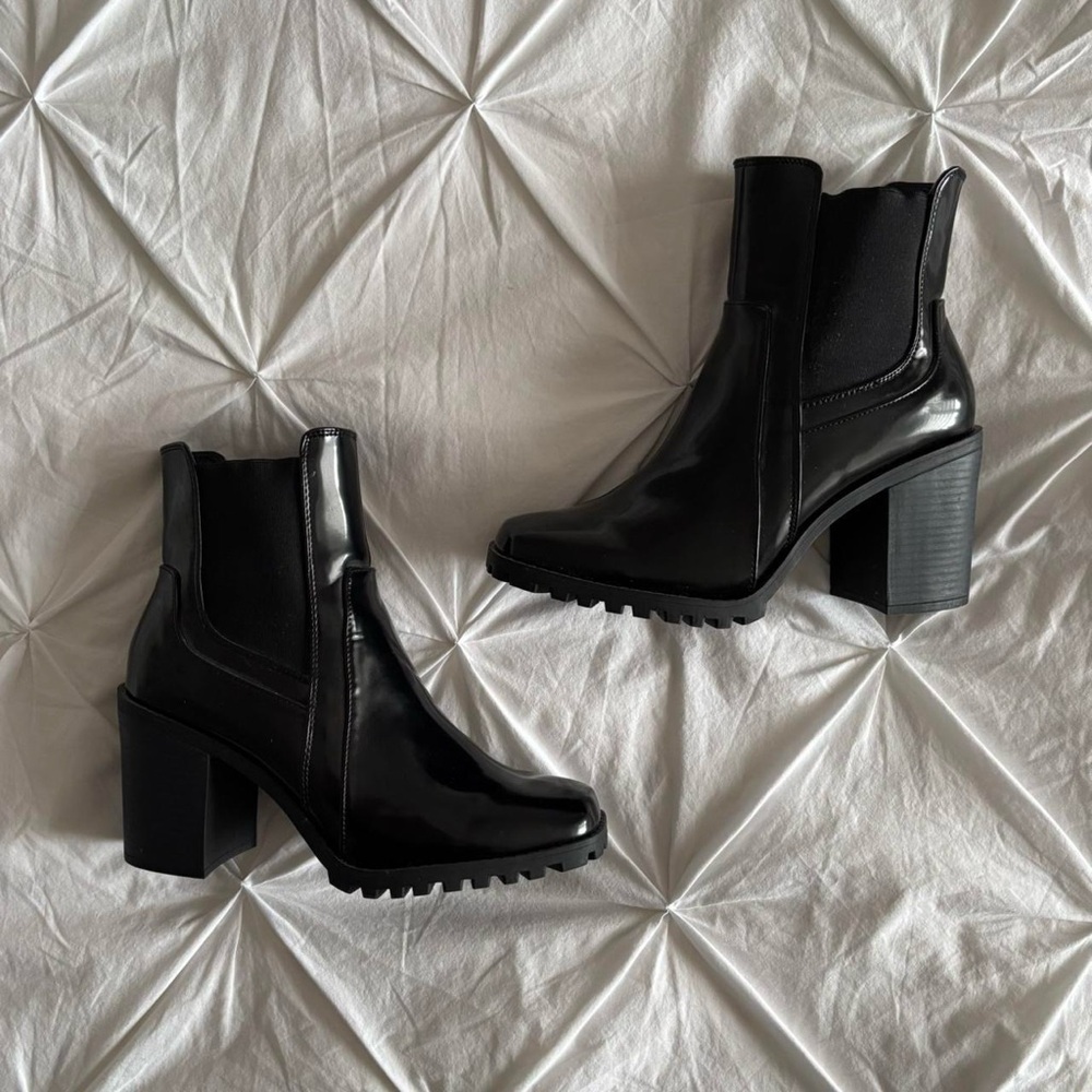 urban planet chelsea block heel boots